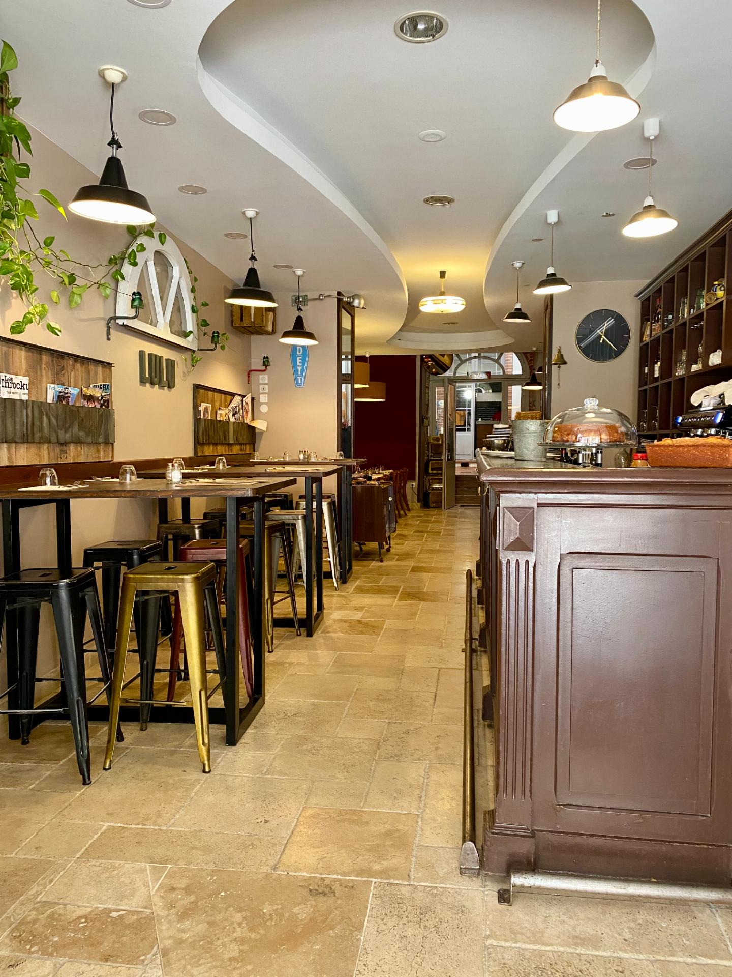 La salle de Chez Lulu, ambiance rétro et chaleureuse à Montauban