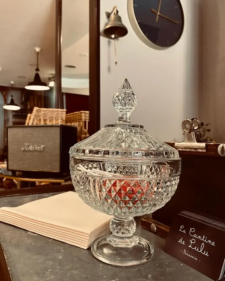 Détail déco, bonbonnière en cristal